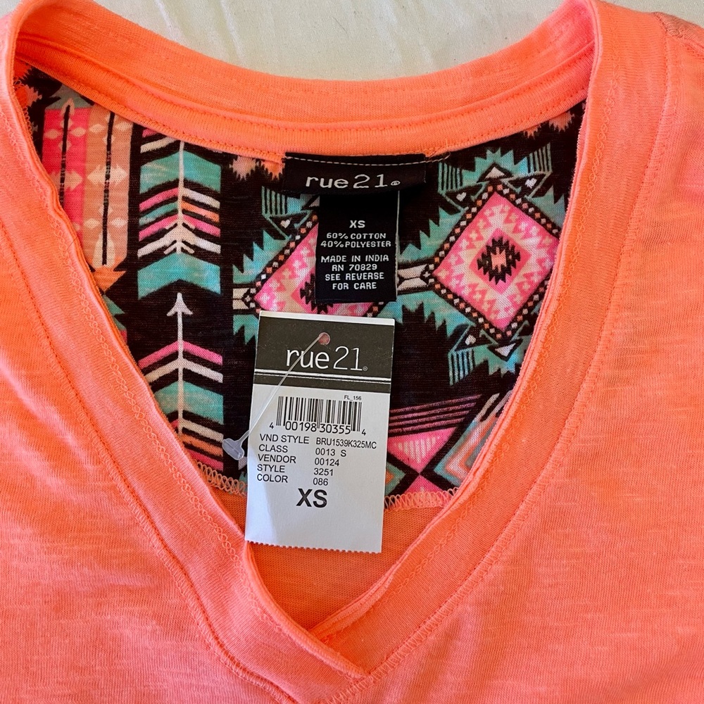 Rue 21 V-neck - Picture 3 of 3
